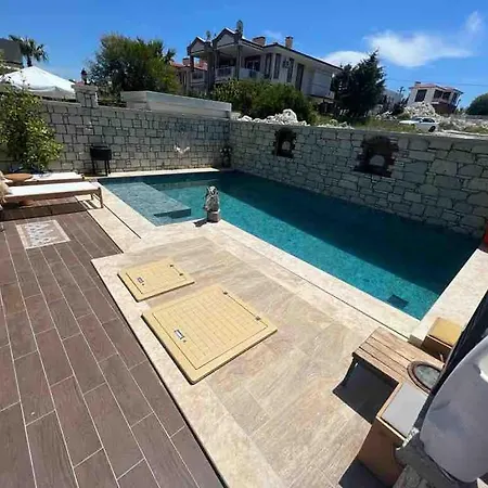 Detached House With Pool In Alaçatı