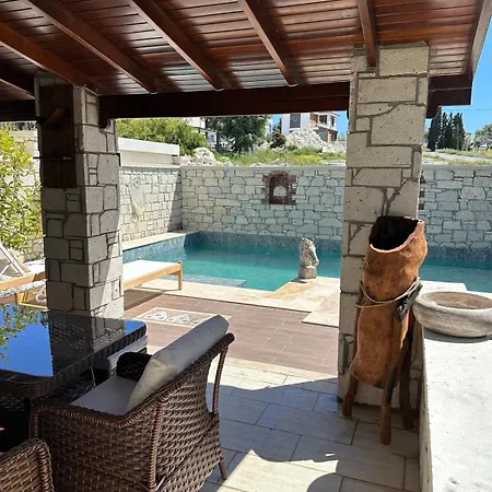 Detached House With Pool In Alaçatı Çeşme