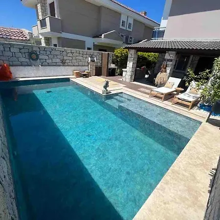 Detached House With Pool In Alaçatı *