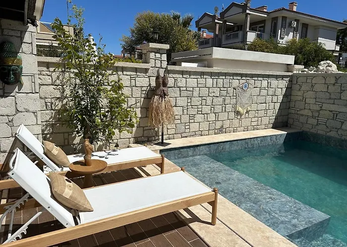 Villa Detached House With Pool In Alaçatı Çeşme