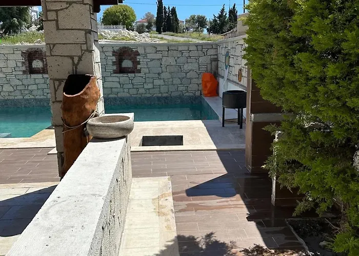 Detached House With Pool In Alaçatı Villa Çeşme