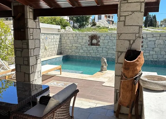 Detached House With Pool In Alaçatı Çeşme