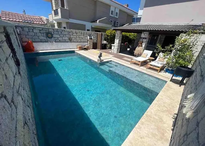 Detached House With Pool In Alaçatı *