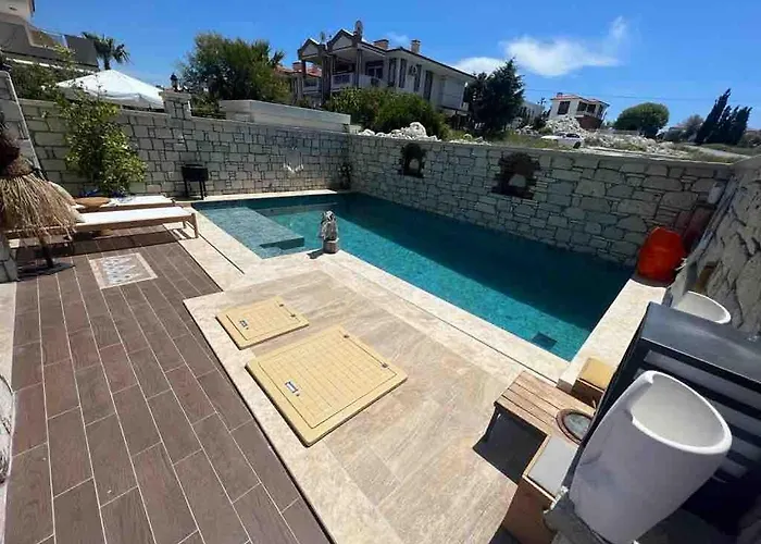 Villa Detached House With Pool In Alaçatı *